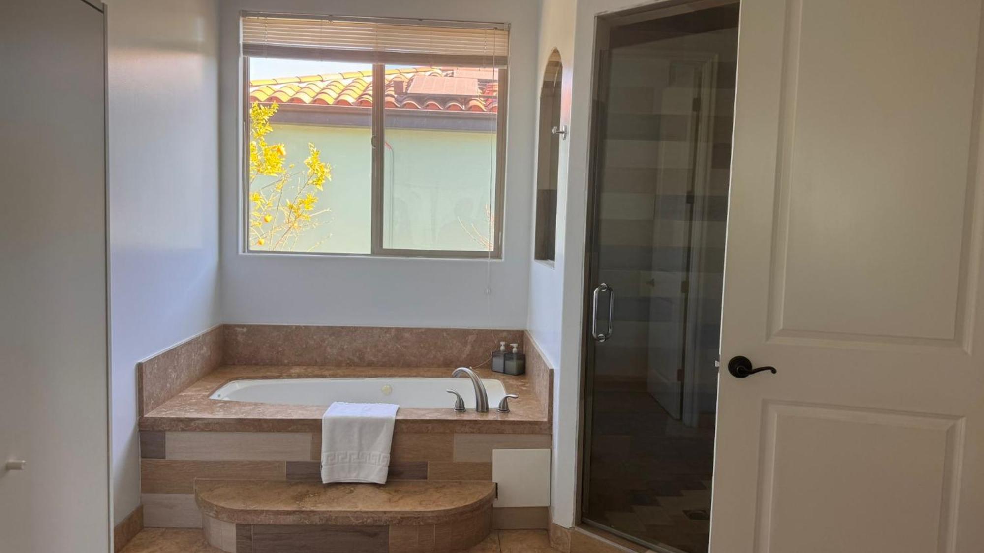 La Dream Gem - Beautiful Home With Spa Los Angeles Exterior foto